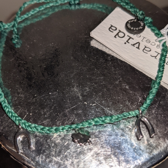 Pura Vida St Patrick's Day Charm Bracelet - Picture 4 of 7